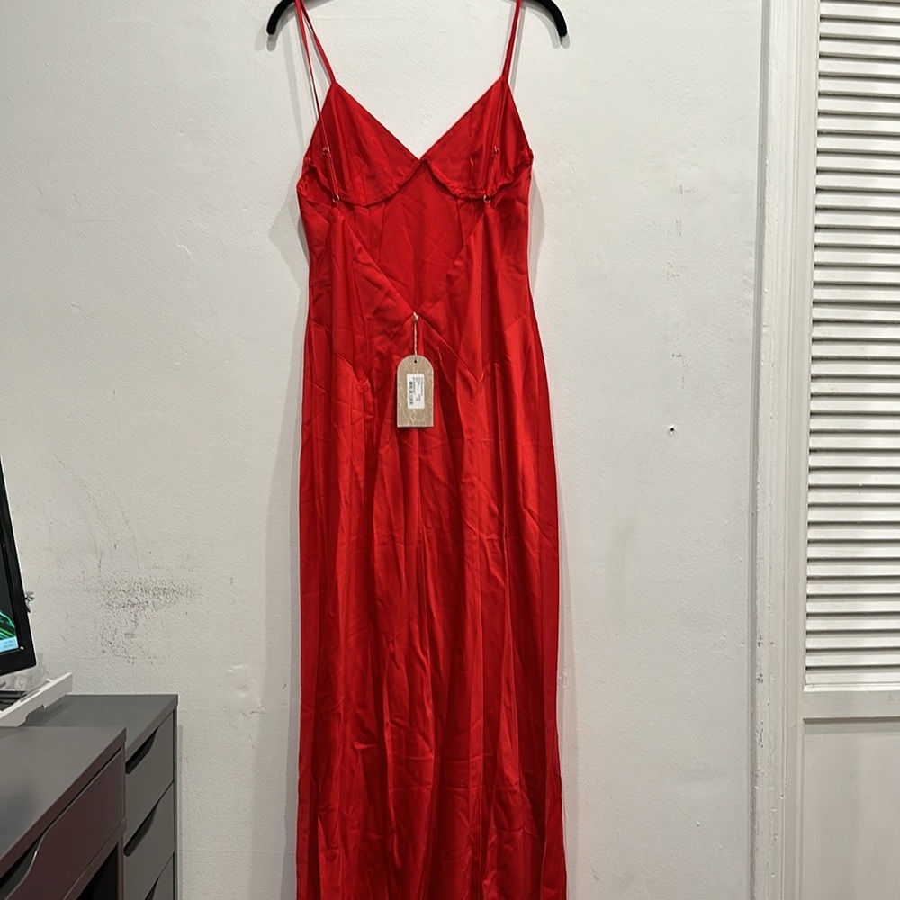 Meshki Red Maxi Dress - Picture 5 of 11
